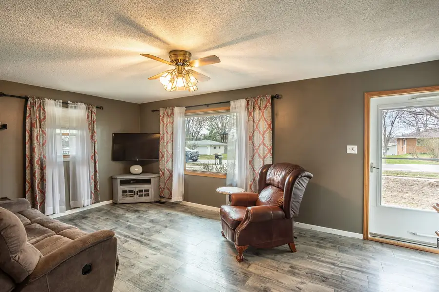 915 Dallas Street, De Soto, IA 50069 - #3