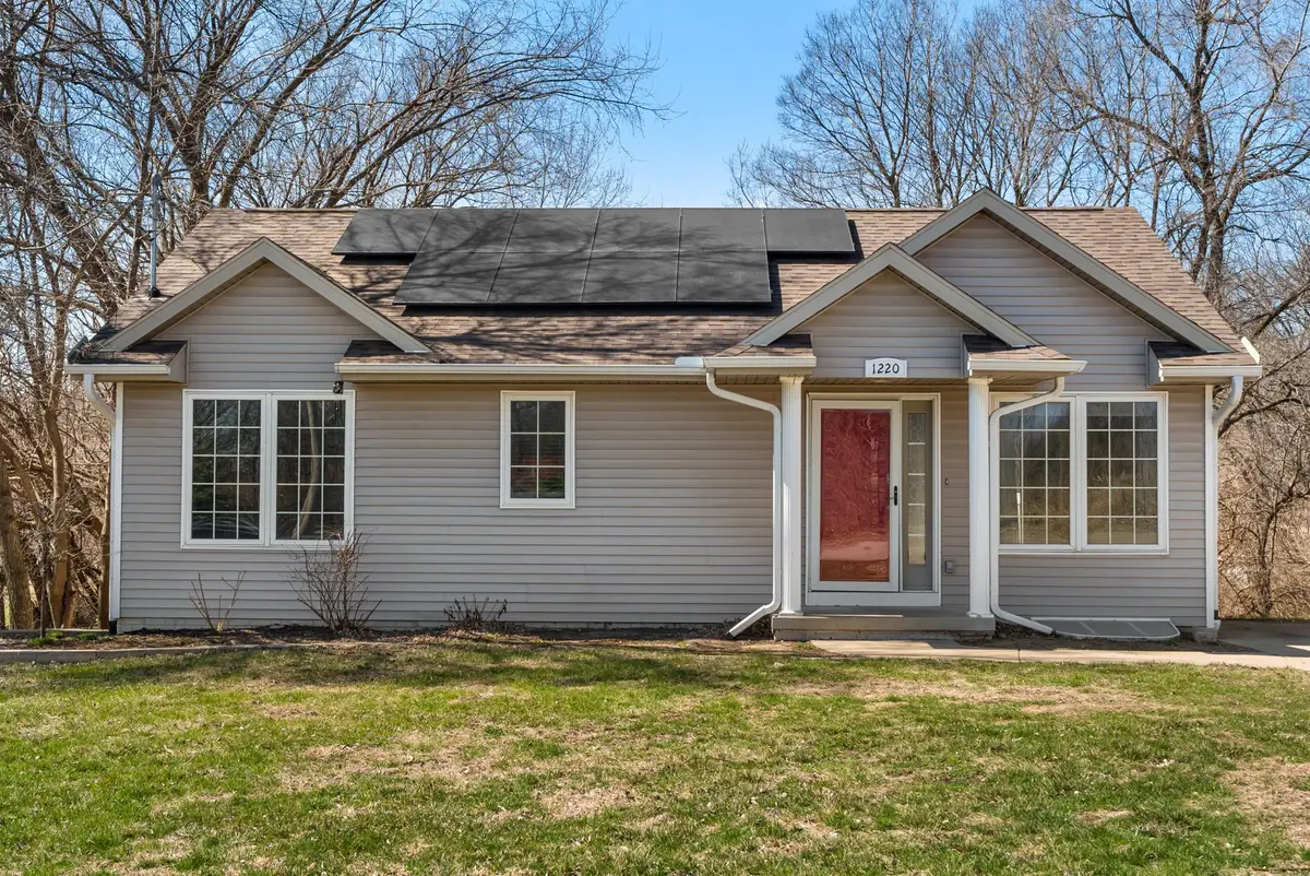 1220 E 38th Street, Des Moines, IA 50317 - #1