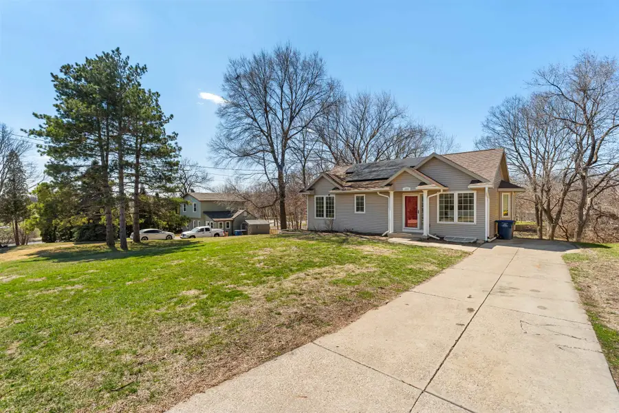 1220 E 38th Street, Des Moines, IA 50317 - #2