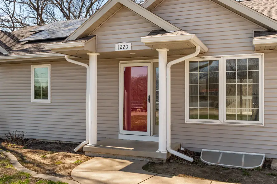 1220 E 38th Street, Des Moines, IA 50317 - #3