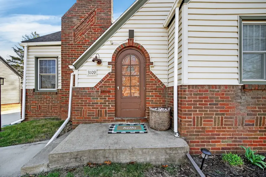 3109 E 9th Street, Des Moines, IA 50316 - #3