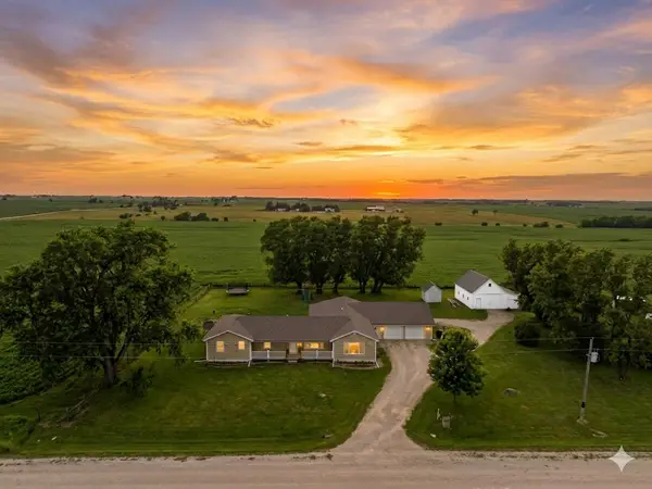 2075 Hogback Bridge Road, Winterset, IA 50273