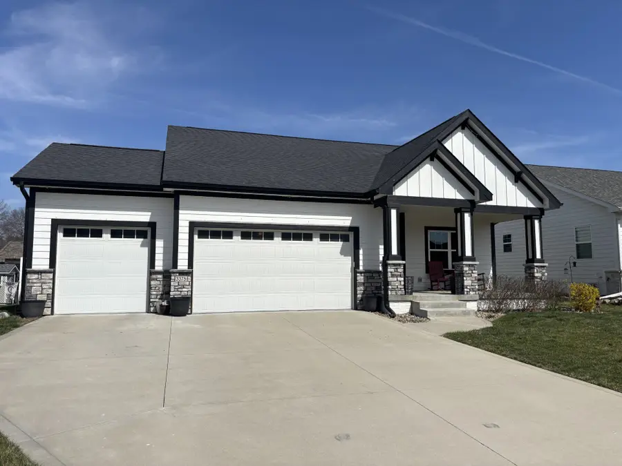 3375 Grand Valley Dr. Drive, West Des Moines, IA 50265 - #2
