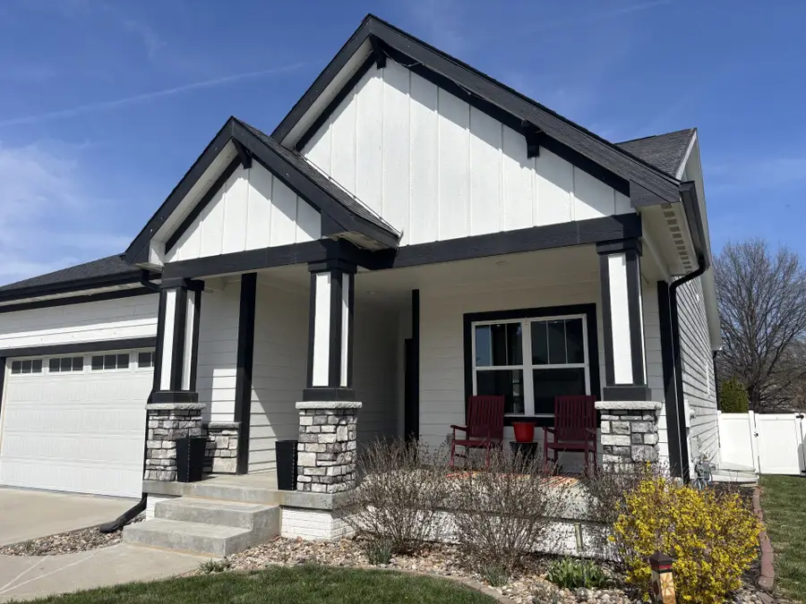 3375 Grand Valley Dr. Drive, West Des Moines, IA 50265 - #3