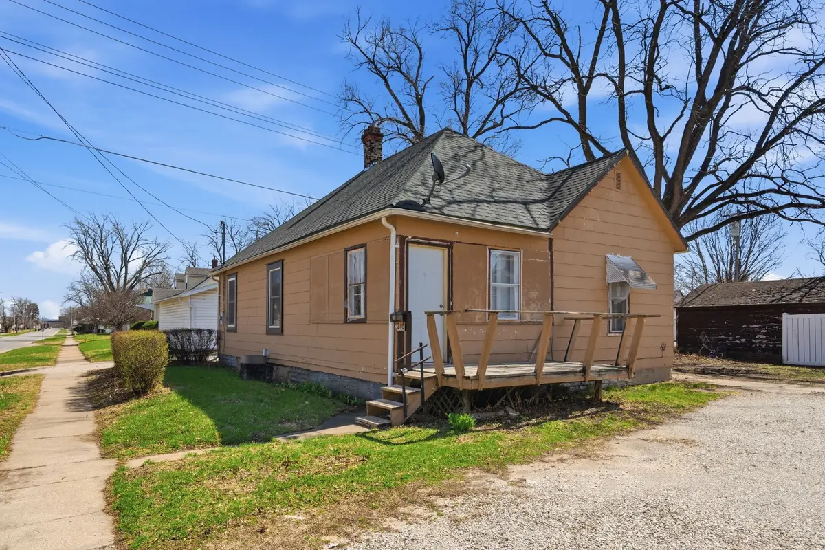 210 E Vine Street, Ottumwa, IA 52501 - #1