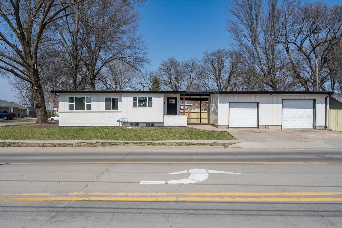 1405 W Pleasant Street, Knoxville, IA 50138 - #1