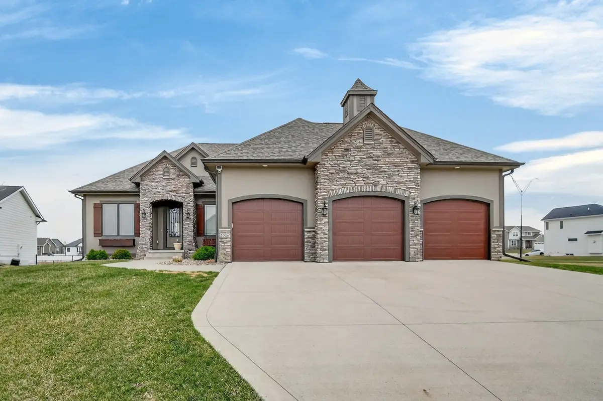 2357 Stonewood Court Sw, Altoona, IA 50009 - #1
