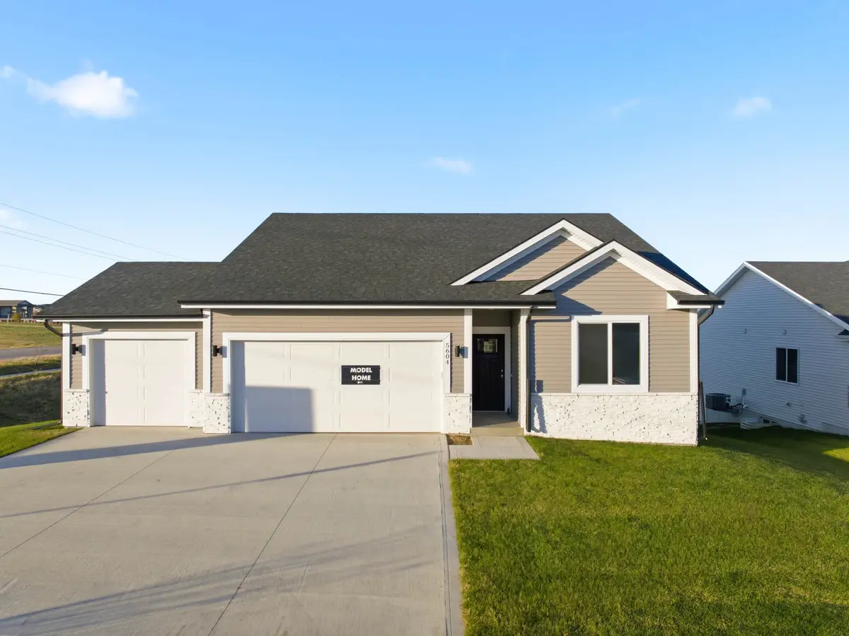 5668 Brook View Avenue, Des Moines, IA 50317 - #1