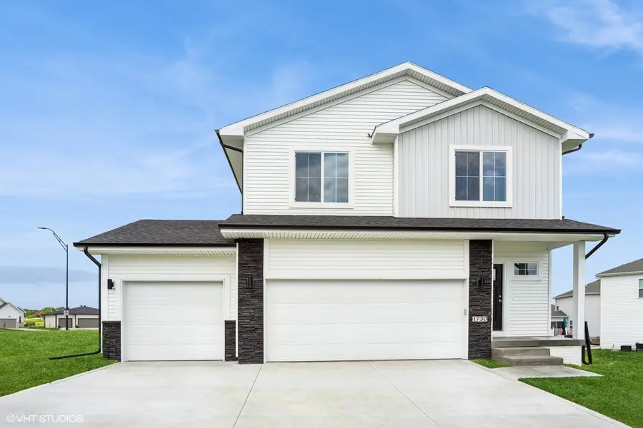 5676 Brook View Avenue, Des Moines, IA 50317 - #2