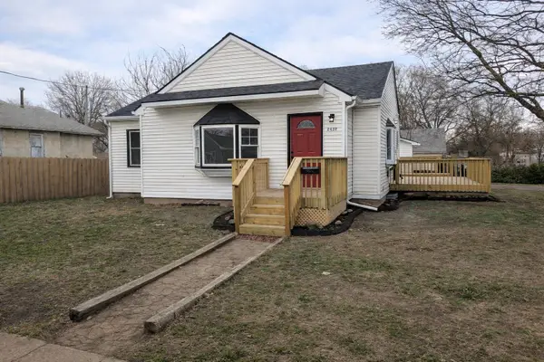 2432 Maple Street, Des Moines, IA 50317