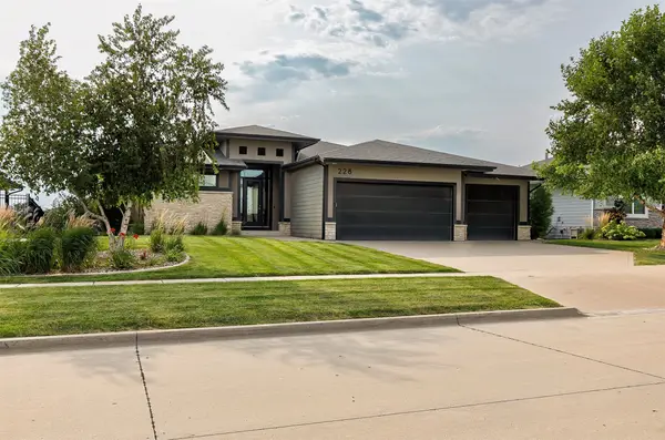 228 Overlook Avenue, West Des Moines, IA 50266