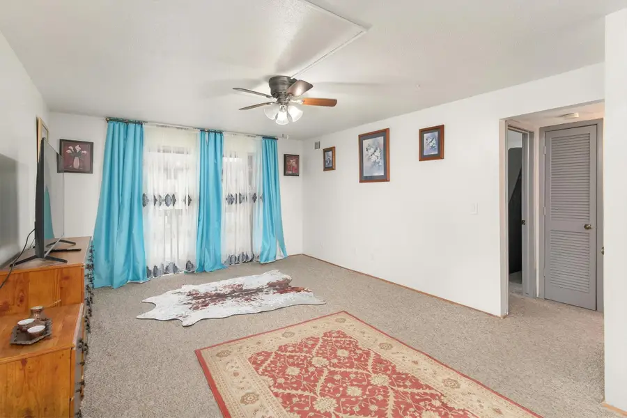 9507 University Avenue, Clive, IA 50325 - #3