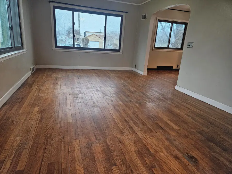 1202 W Desmont Drive, Knoxville, IA 50138 - #2