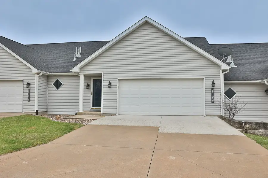 2212 Bos Landen Drive #2, Pella, IA 50219 - #2