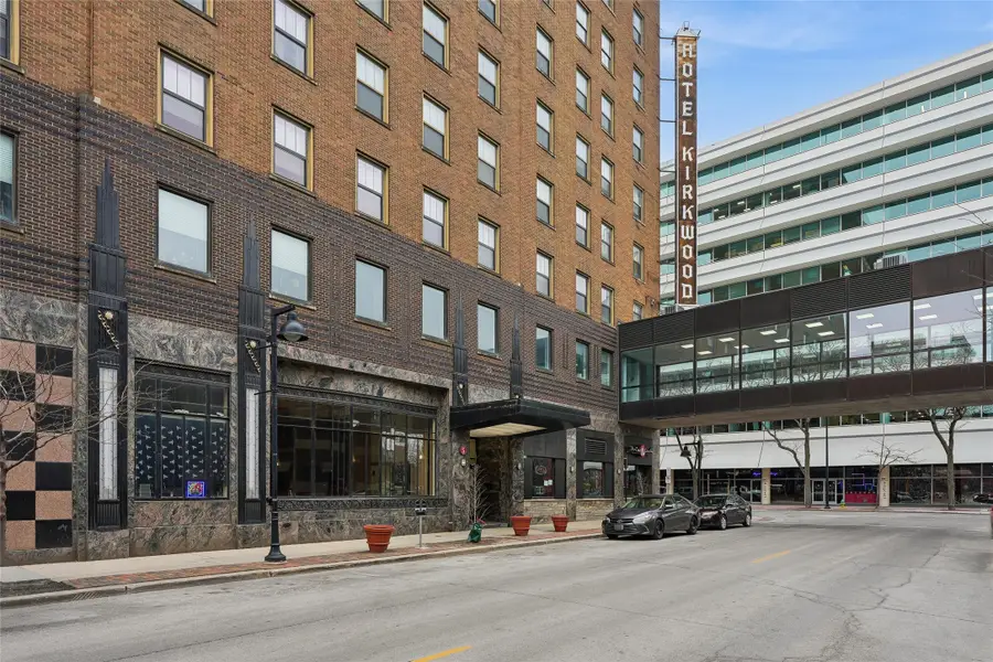 400 Walnut Street #1005, Des Moines, IA 50309 - #3