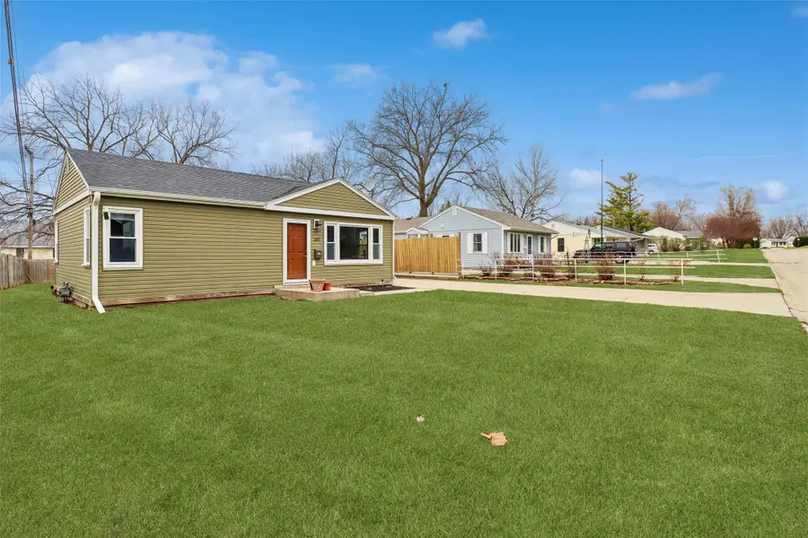 601 E 22nd Street S, Newton, IA 50208 - #3