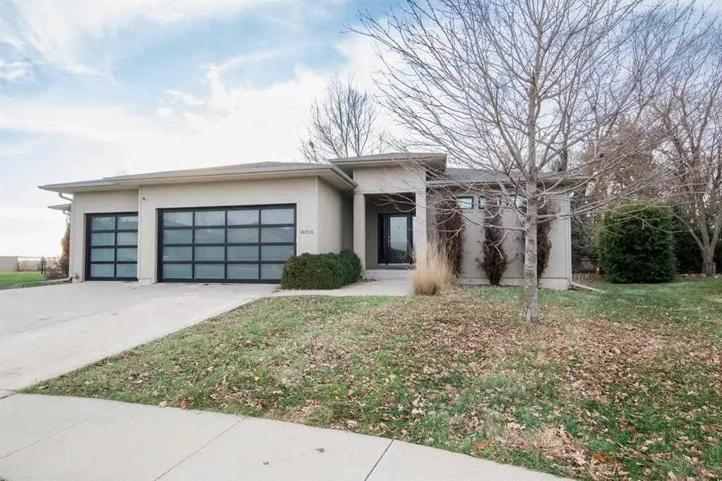 8310 Sky View Circle, West Des Moines, IA 50266 - #1