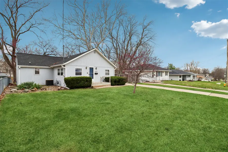 4038 52nd Street, Des Moines, IA 50310 - #2