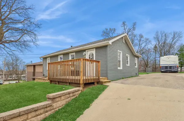 21 E Mckinley Avenue, Des Moines, IA 50315