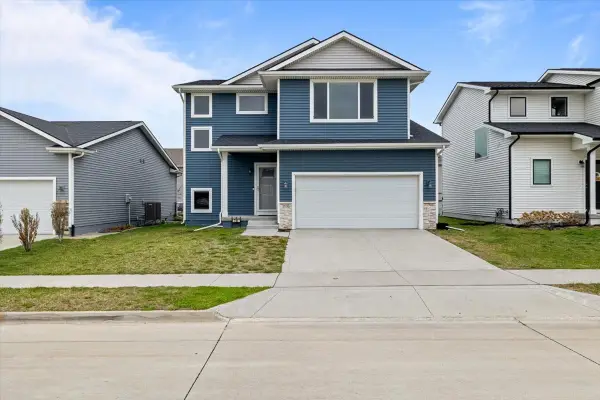 716 1st Street Nw, Bondurant, IA 50035