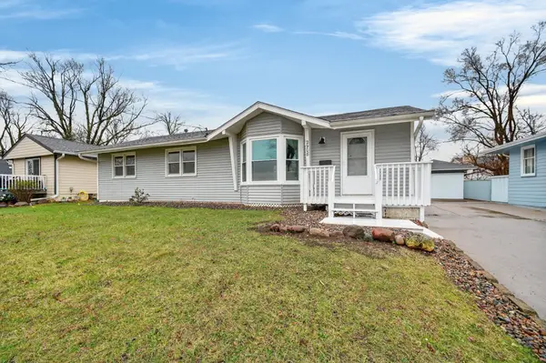 2908 Giles Street, West Des Moines, IA 50265