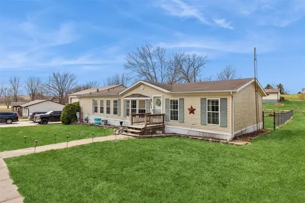 208 S East Avenue, Lacona, IA 50139