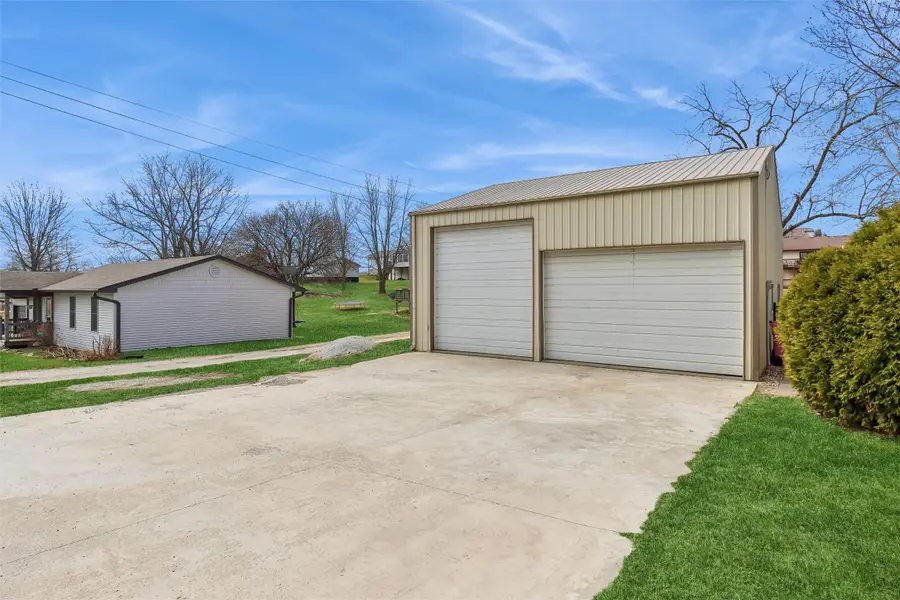 208 S East Avenue, Lacona, IA 50139 - #2