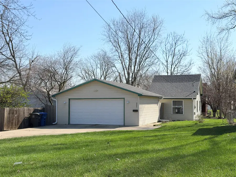 3221 E 12th Street, Des Moines, IA 50316 - #2