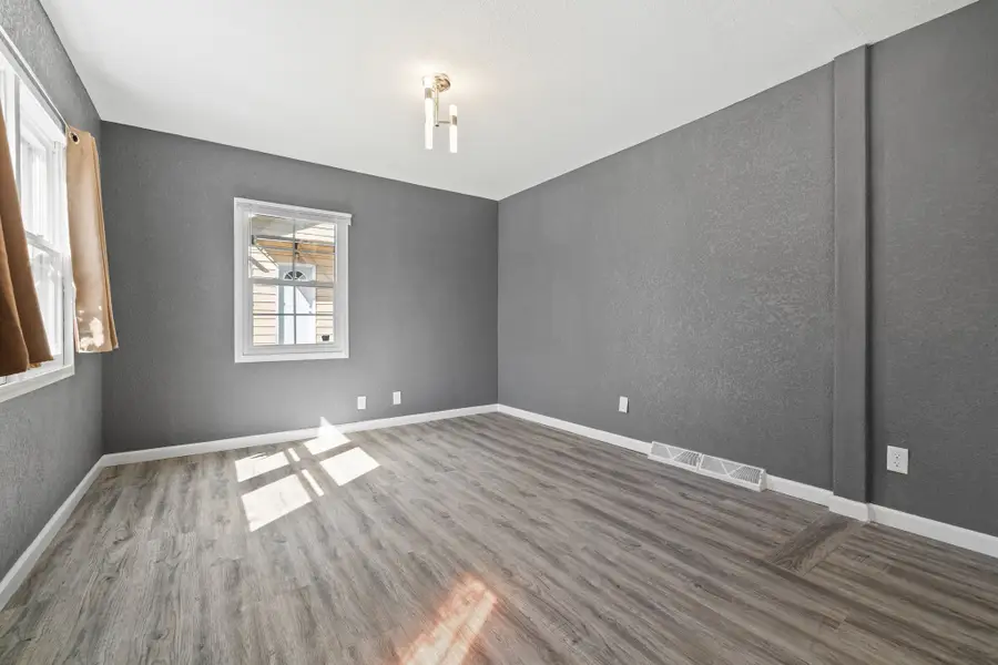 1271 E 36th Street, Des Moines, IA 50317 - #3