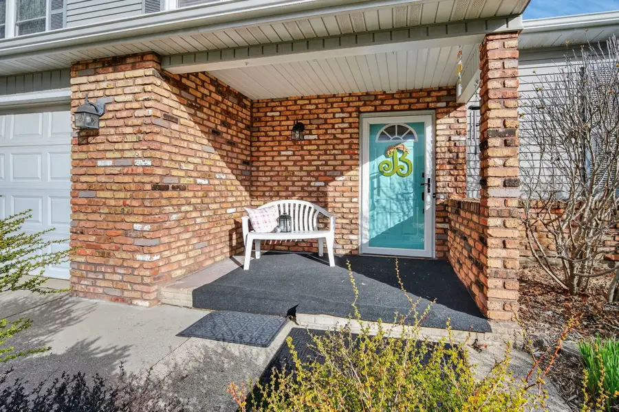 9705 Madison Avenue, Urbandale, IA 50322 - #3