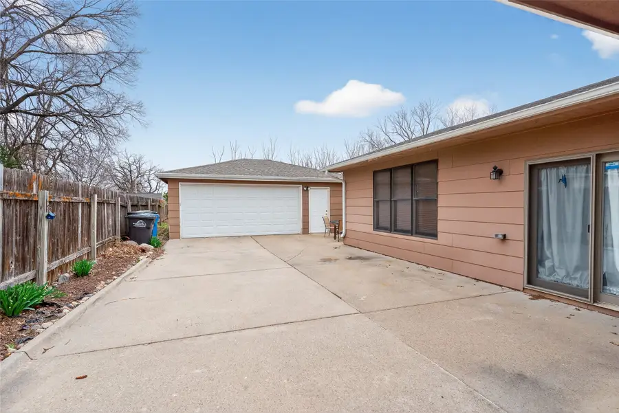 1101 Emma Avenue, Des Moines, IA 50315 - #2