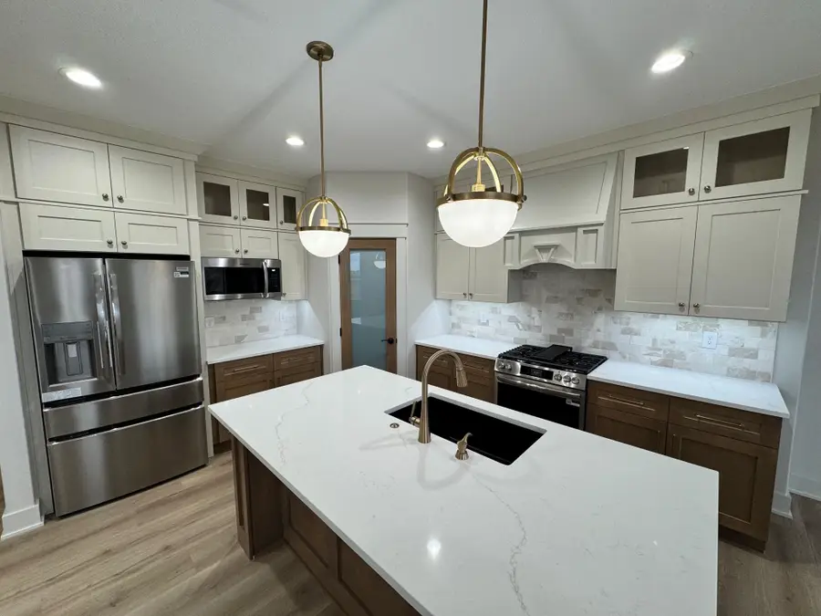 4918 162nd Street, Urbandale, IA 50323 - #3