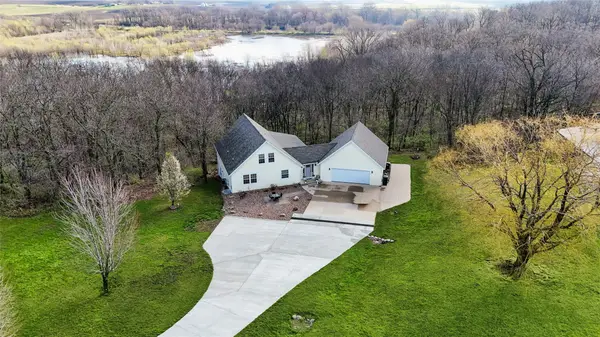 2279 Dakota Woods Drive, Pella, IA 50219