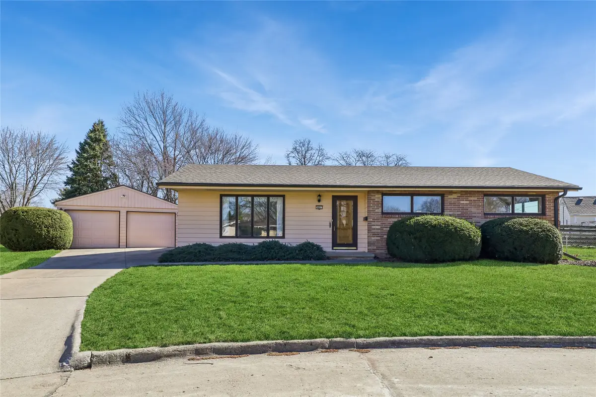 401 7th Street Place Sw, Altoona, IA 50009 - #1