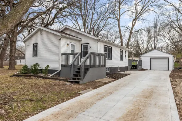 1521 E Glenwood Drive, Des Moines, IA 50320