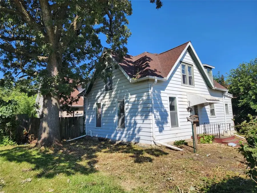 210 N 4th Avenue, Marshalltown, IA 50158 - #2