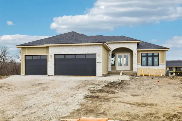 17527 North Valley Drive, Urbandale, IA 50323