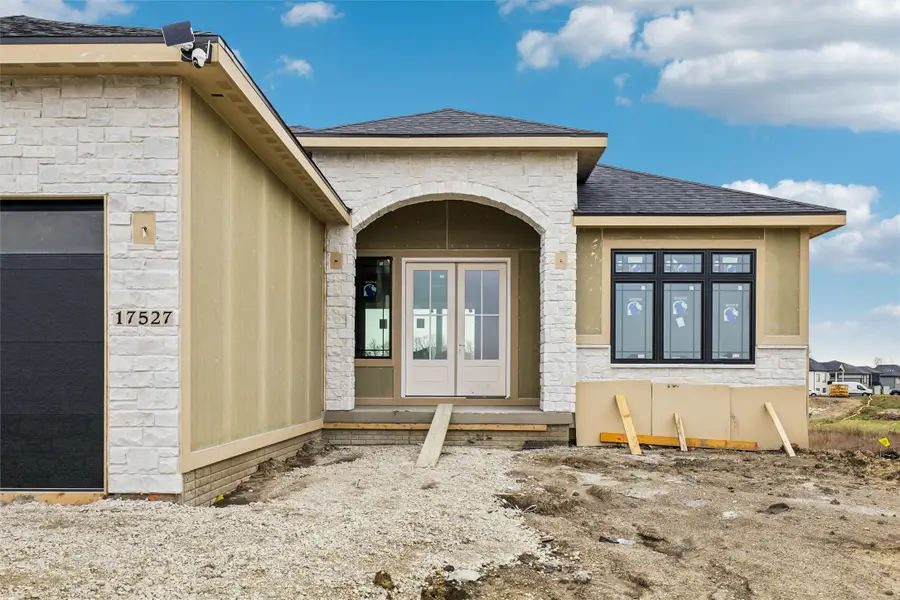 17527 North Valley Drive, Urbandale, IA 50323 - #2