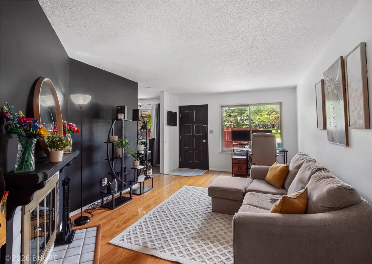 983 10th Avenue Nw, Altoona, IA 50009 - #1