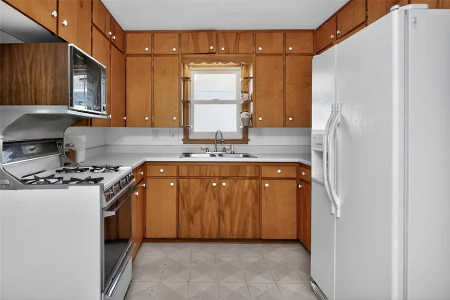 705 W Boston Avenue, Indianola, IA 50125 - #3