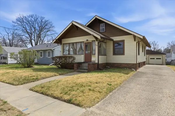 1305 E Oak Park Avenue, Des Moines, IA 50316