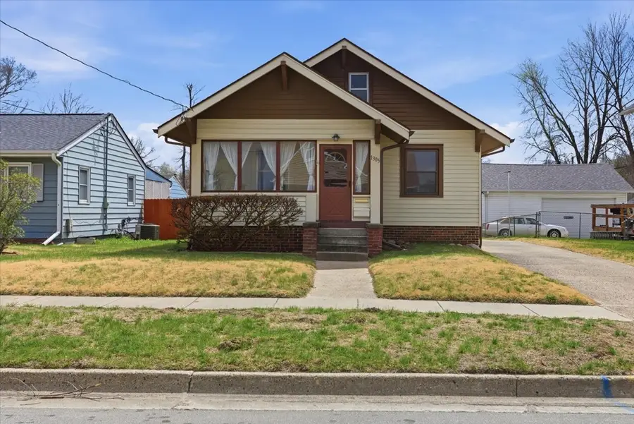 1305 E Oak Park Avenue, Des Moines, IA 50316 - #2