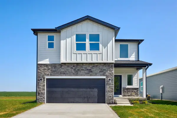 1069 NW Macarthur Lane, Waukee, IA 50263