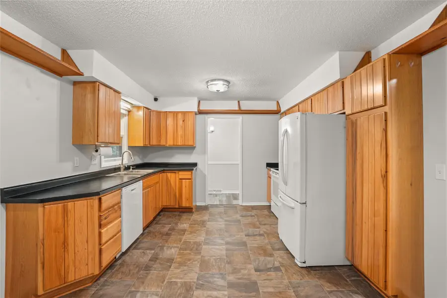 700 S 2nd Street, Carlisle, IA 50047 - #2