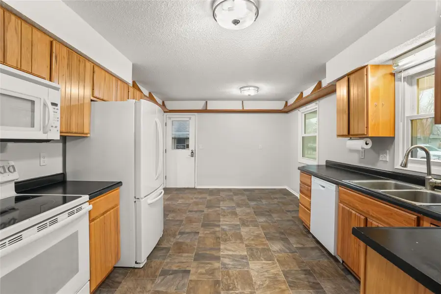 700 S 2nd Street, Carlisle, IA 50047 - #3