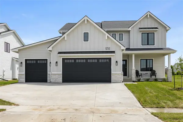 1252 S Radley Street, West Des Moines, IA 50266