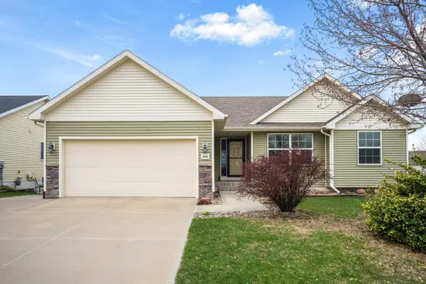 6005 Pine Ridge Street, Johnston, IA 50131