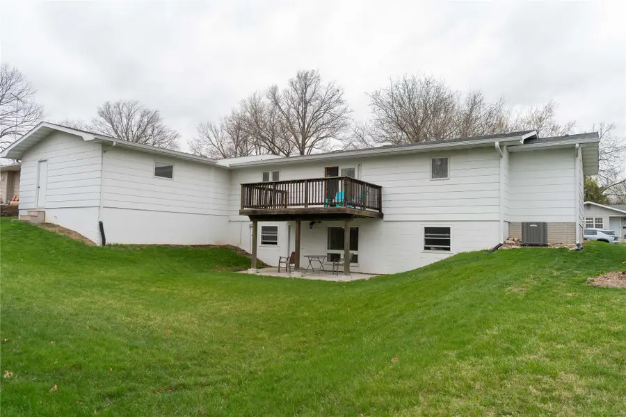 517 Madison Street, Pella, IA 50219 - #3