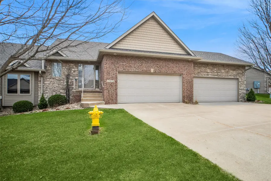 15414 Oakwood Drive, Urbandale, IA 50323 - #2