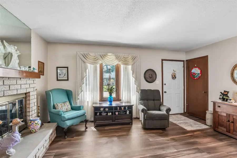 1530 S 15th Avenue W, Newton, IA 50208 - #3